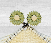 Set of two greenish flower stitch stoppers for knitting