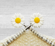 Set of two white daisies stitch stoppers for knitting